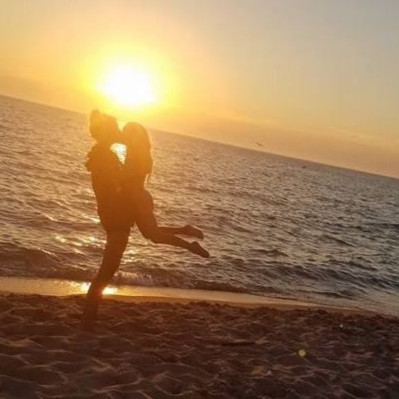 Meet your Posher, Hilary - Picture 1 of 1